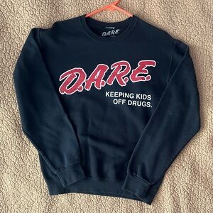 DARE keeping kids off drugs black and red crewneck size small